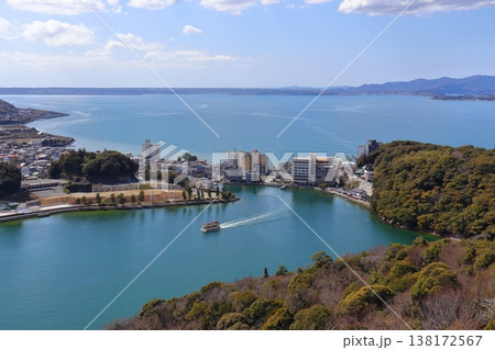 浜名湖 舘山寺 大草山から見下ろす風景と遊覧船(静岡県浜松市) 浜名湖 舘山寺 大草山から見下ろす風景と遊覧船(静岡県浜松市) 138172567