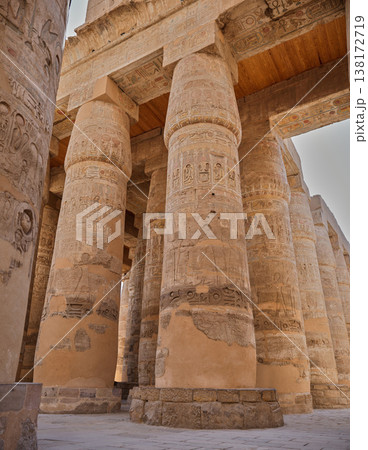 カルナック神殿内部の精緻なヒエログリフ柱(ルクソール・エジプト) カルナック神殿内部の精緻なヒエログリフ柱(ルクソール・エジプト) 138172719