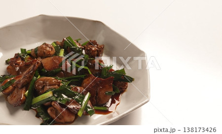 ニラレバ炒め(レバニラ炒め) 中華料理 盛り付け ニラレバ炒め(レバニラ炒め) 中華料理 盛り付け 138173426