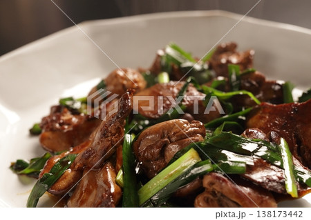 ニラレバ炒め(レバニラ炒め) 中華料理 盛り付け ニラレバ炒め(レバニラ炒め) 中華料理 盛り付け 138173442