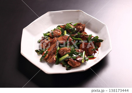 ニラレバ炒め(レバニラ炒め) 中華料理 盛り付け ニラレバ炒め(レバニラ炒め) 中華料理 盛り付け 138173444