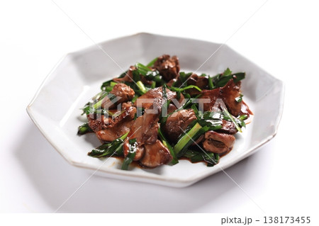 ニラレバ炒め（レバニラ炒め） 中華料理 盛り付け 138173455