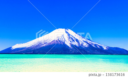 グアム島タモン湾の美しいサンゴ礁の海 138173616