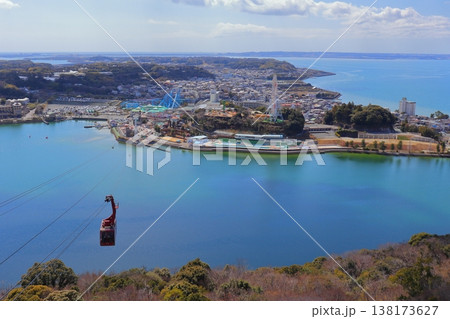 浜名湖 舘山寺 大草山から見下ろす風景とロープウェイ（静岡県浜松市） 138173627