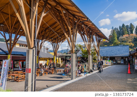 豊田市の道の駅どんぐりの里いなぶの風景(愛知県) 豊田市の道の駅どんぐりの里いなぶの風景(愛知県) 138173724