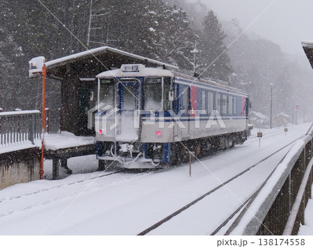 雪化粧の列車 雪化粧の列車 138174558