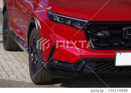 自動車イメージ　ホンダCR-V6代目モデルのフロントマスク 138174896