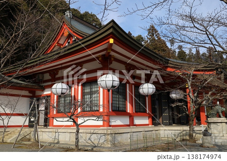 京都市鞍馬にある鞍馬寺境内の本殿金堂の風景 京都市鞍馬にある鞍馬寺境内の本殿金堂の風景 138174974