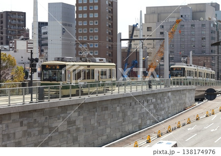 広島駅へ乗り入れる路面電車 広島駅へ乗り入れる路面電車 138174976