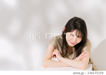 女性 日差し ビューティー 女性 日差し ビューティー 138175159