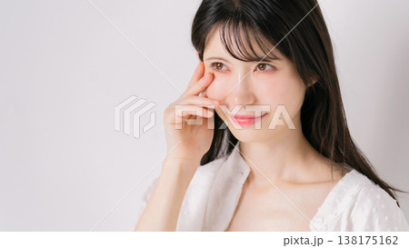 女性 目元 女性 目元 138175162