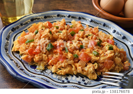 メキシコ料理のウェボス・ア・ラ・メヒカーナ Huevos a la mexicana メキシコ料理のウェボス・ア・ラ・メヒカーナ Huevos a la mexicana 138176078