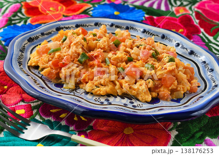 メキシコ料理のウェボス・ア・ラ・メヒカーナ Huevos a la mexicana メキシコ料理のウェボス・ア・ラ・メヒカーナ Huevos a la mexicana 138176253