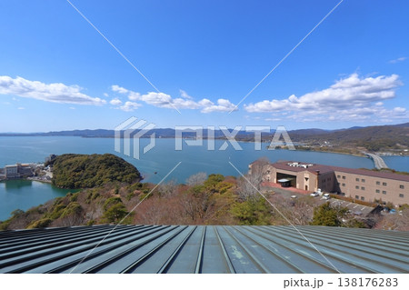 浜名湖 舘山寺 大草山から見下ろす浜名湖SA、三ケ日方面の景色（静岡県浜松市） 138176283