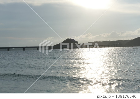 海に沈む夕日 海に沈む夕日 138176340