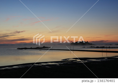 Early summer morning at the shore of Lake Vanern, Sweden. 138176401