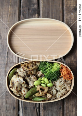マスタードチキンとたっぷり野菜の500キロカロリー以下のヘルシー弁当 マスタードチキンとたっぷり野菜の500キロカロリー以下のヘルシー弁当 138176868