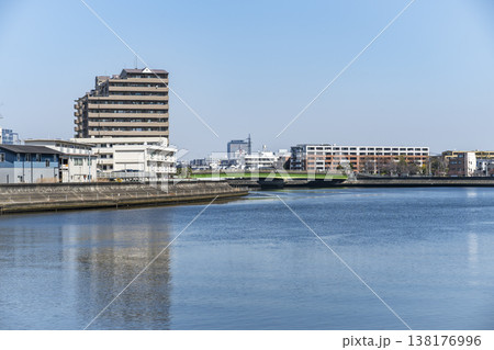 神奈川県を流れる鶴見川の風景 138176996