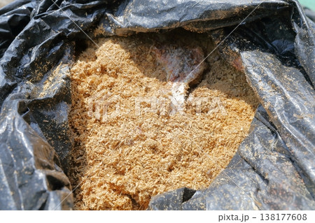 米ぬか肥料、表面で増殖する納豆、ヨーグルトの白い発酵菌 米ぬか肥料、表面で増殖する納豆、ヨーグルトの白い発酵菌 138177608
