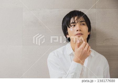 男性のスキンケアイメージ 138177680