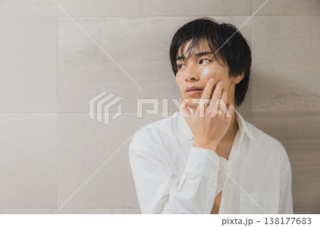 男性のスキンケアイメージ 男性のスキンケアイメージ 138177683