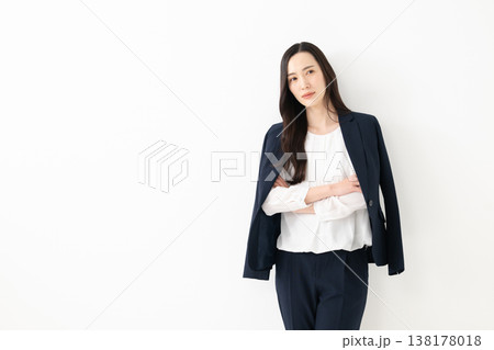 かっこいいビジネスウーマン かっこいいビジネスウーマン 138178018