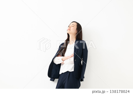 かっこいいビジネスウーマン かっこいいビジネスウーマン 138178024