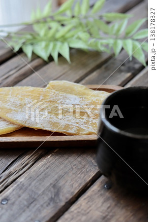 茨城産の平干し干し芋と温かい緑茶 茨城産の平干し干し芋と温かい緑茶 138178327