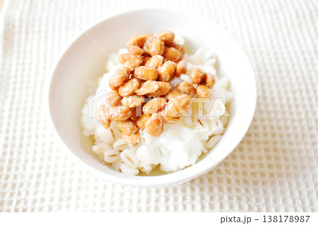 しっかり朝ごはん　　季節の変わり目で崩れやすい自律神経を整える 138178987