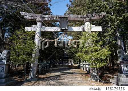 神社の境内　スナップショット　長野県 138179558
