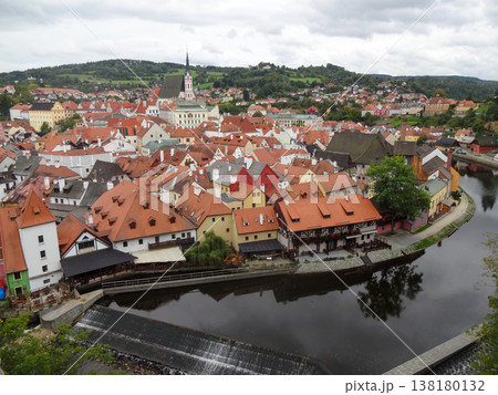 Panoramic view of Cesky Krumlov historic center and Vltava river 138180132