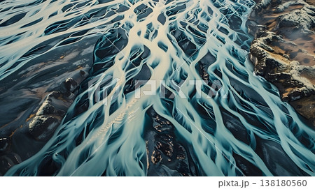 氷河の流れが描くアイスランドの編み込み河川パターン 氷河の流れが描くアイスランドの編み込み河川パターン 138180560