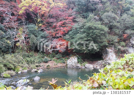 岡山県加賀郡吉備中央町 宇甘渓の洞窟 岡山県加賀郡吉備中央町 宇甘渓の洞窟 138181537