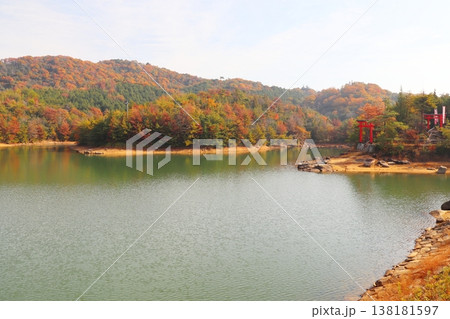 岡山県岡山市北区下足守 龍泉寺の龍王池 岡山県岡山市北区下足守 龍泉寺の龍王池 138181597