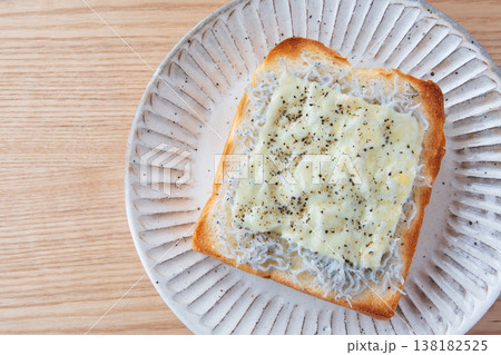 しらすチーズトースト しらすチーズトースト 138182525