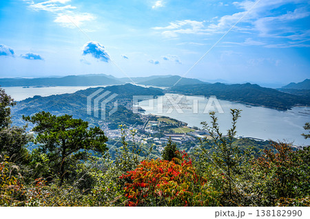 晩秋の江田島　古鷹山の山頂から見た瀬戸内海1　広島県江田島市 138182990