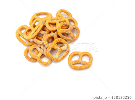 ペッパー風味のプレッツェル【白背景・切り抜き】 138183256