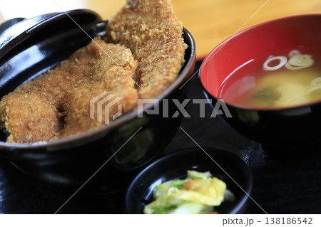 埼玉県秩父市の郷土料理 わらじカツ丼とお味噌汁のセット 埼玉県秩父市の郷土料理 わらじカツ丼とお味噌汁のセット 138186542