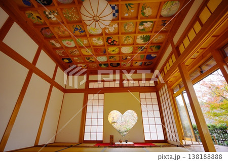 京都正寿院・ハートの窓と天井絵がある客殿 京都正寿院・ハートの窓と天井絵がある客殿 138188888