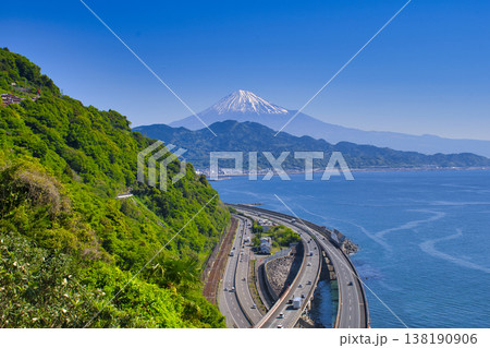 【静岡県】薩埵峠から眺める富士山 138190906