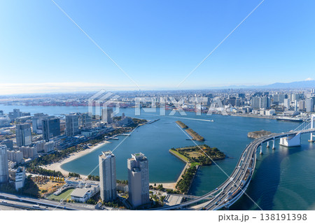 東京湾とレインボーブリッジの空撮 138191398