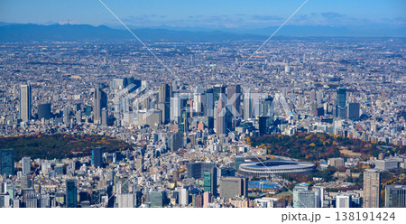 広大な東京の街並みをヘリから撮影 広大な東京の街並みをヘリから撮影 138191424