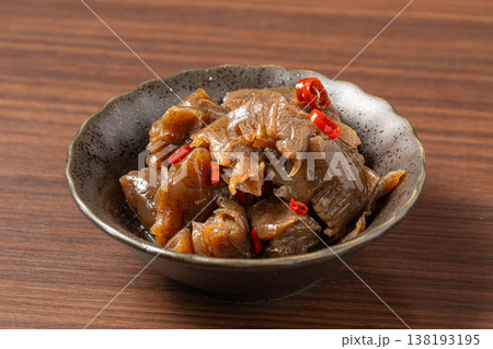 こんにゃくピリ辛煮 ヘルシーな和食おつまみ 138193195