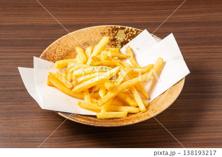 フライドポテト サクサク食感の人気サイドメニュー 138193217