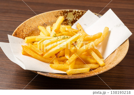 フライドポテト サクサク食感の人気サイドメニュー 138193218