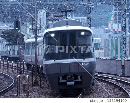 小田急30000形 EXEα 狛江駅 小田急30000形 EXEα 狛江駅 138194109