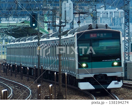 常磐線 E233系 2000番台 狛江駅 常磐線 E233系 2000番台 狛江駅 138194274