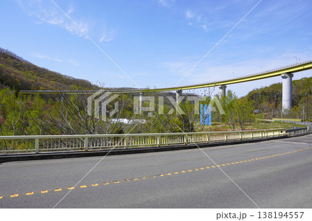 眺堤橋から見上げる朝里大橋 眺堤橋から見上げる朝里大橋 138194557