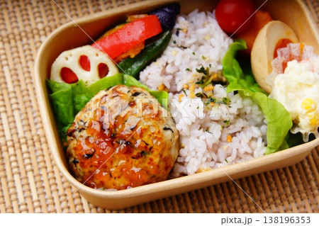 豆腐ハンバーグ弁当 138196353