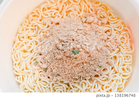 調理前の豚骨ラーメン 調理前の豚骨ラーメン 138196748